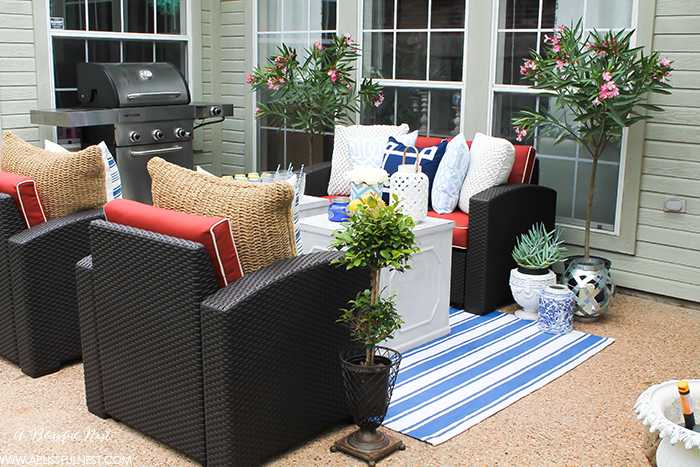 If you've got a small patio then you are not alone. BUT you do not have to sacrifice that designer look because of space issues. We are showing you simple tips to get that designer look with these small patio solutions. Via A Blissful Nest https://ablisfulnest.com #patiodecor #backyarddecor #homedecor #interiordesign #designtips