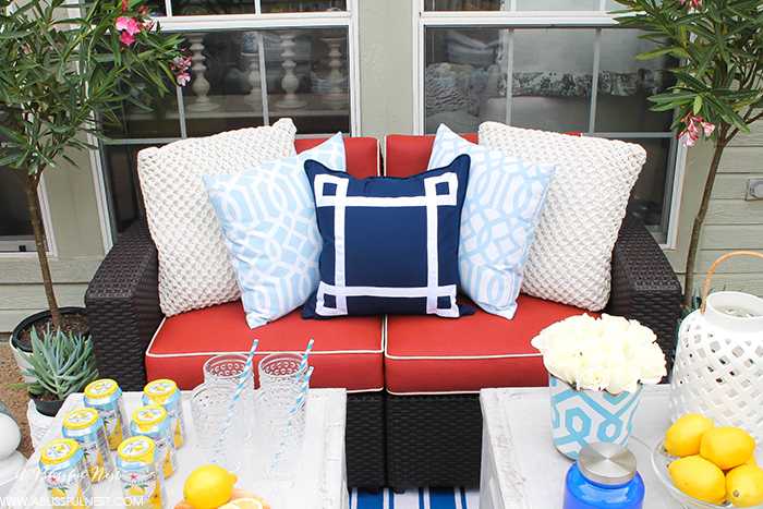 If you've got a small patio then you are not alone. BUT you do not have to sacrifice that designer look because of space issues. We are showing you simple tips to get that designer look with these small patio solutions. Via A Blissful Nest https://ablisfulnest.com #patiodecor #backyarddecor #homedecor #interiordesign #designtips