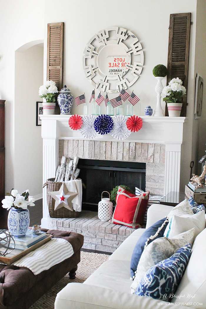 I adore the vintage Americana 4th of July mantle decor! With pops of aqua this is the perfect 4th of July decor by A Blissful Nest. https://ablisfulnest.com #4thofjuly #redwhiteandblue #4thofjulydecor