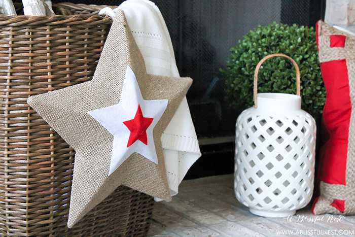 I adore the vintage Americana 4th of July mantle decor! With pops of aqua this is the perfect 4th of July decor by A Blissful Nest. https://ablisfulnest.com #4thofjuly #redwhiteandblue #4thofjulydecor