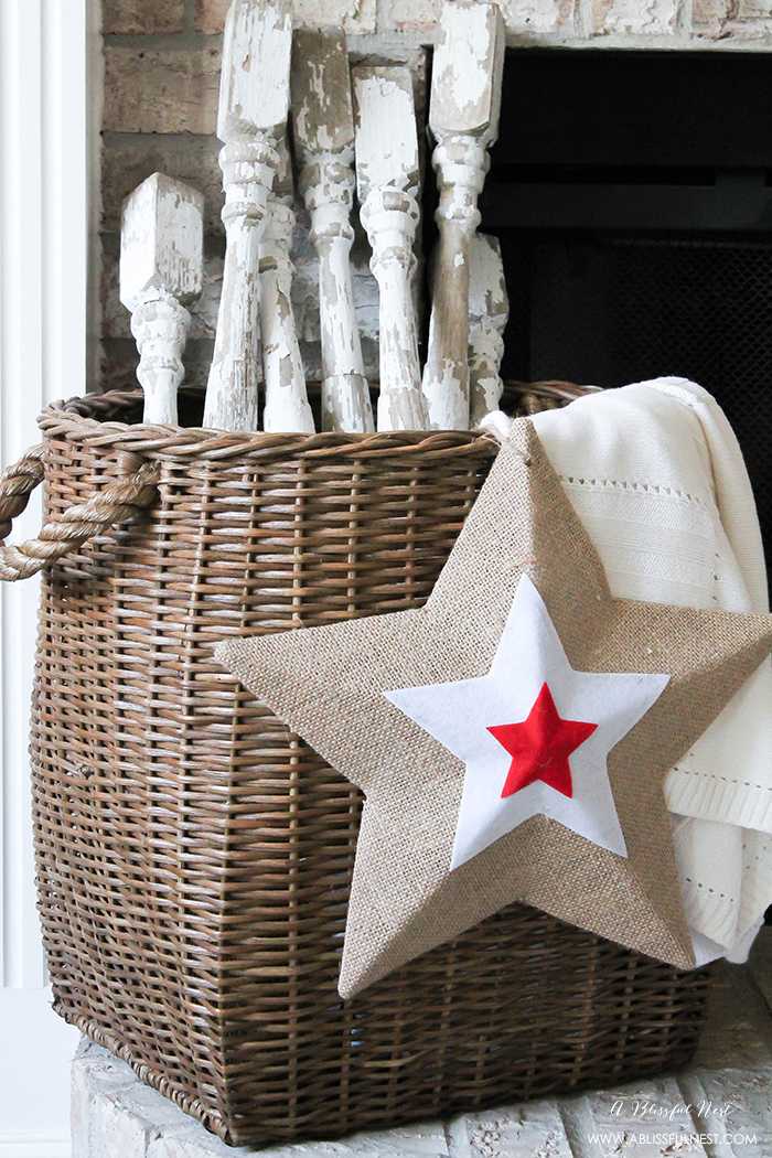 I adore the vintage Americana 4th of July mantle decor! With pops of aqua this is the perfect 4th of July decor by A Blissful Nest. https://ablisfulnest.com #4thofjuly #redwhiteandblue #4thofjulydecor