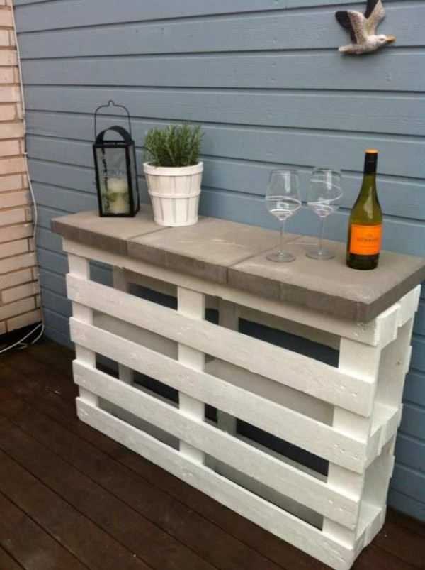 DIY Project Pallet Outdoor Bar, 20 Amazing Pallet Projects via A Blissful Nest
