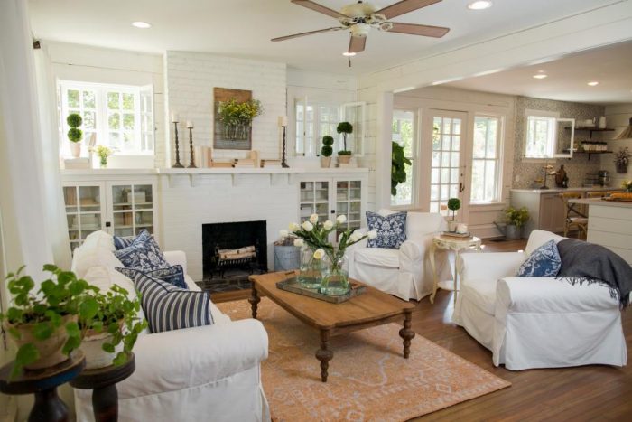 Get the design details of one of our favorite Fixer Upper living rooms! We break down the design to give you tips & hints to recreate this space in your own home with FULL shopping sources. Check out A Blissful Nest for more information! https://ablisfulnest.com/ #fixerupper #farmhouse #farmhousestyle #farmhousedecor