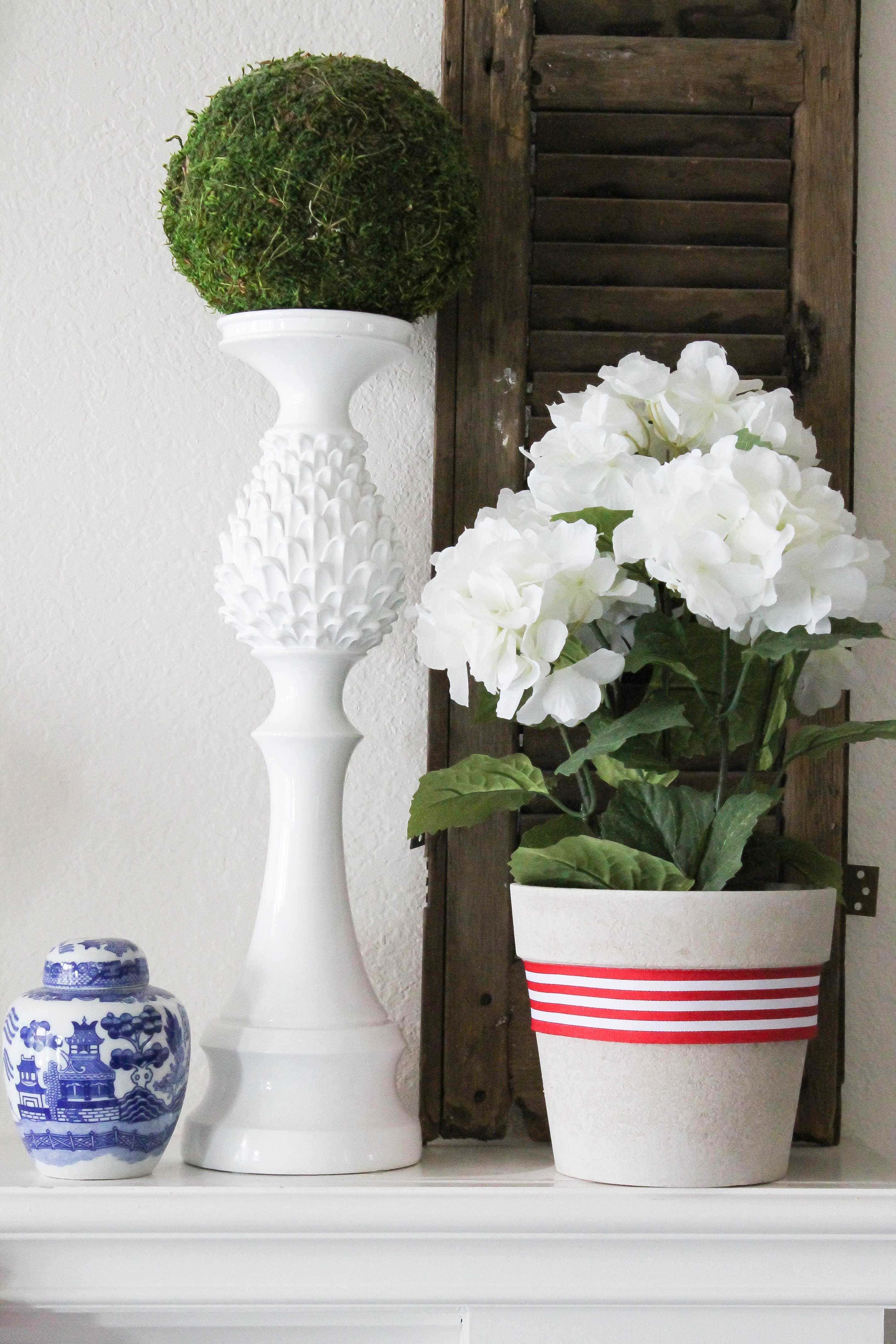 I adore the vintage Americana 4th of July mantle decor! With pops of aqua this is the perfect 4th of July decor by A Blissful Nest. https://ablisfulnest.com #4thofjuly #redwhiteandblue #4thofjulydecor