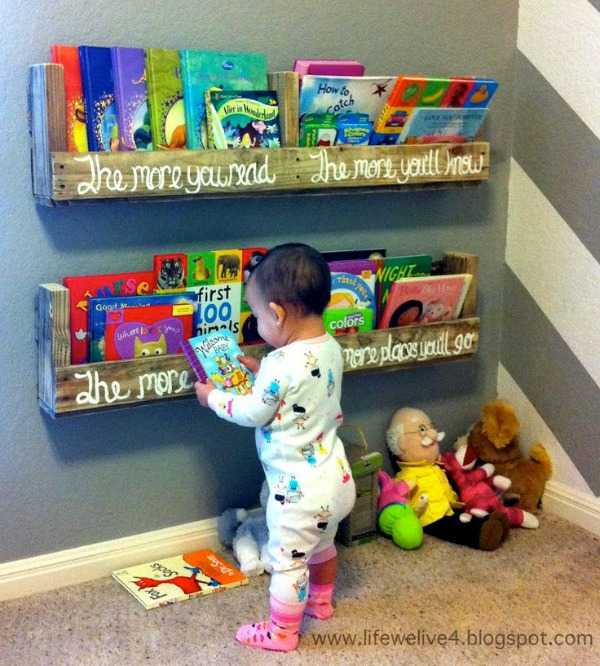 Pallet Book Shelf, 20 Amazing Pallet Projects via A Blissful Nest