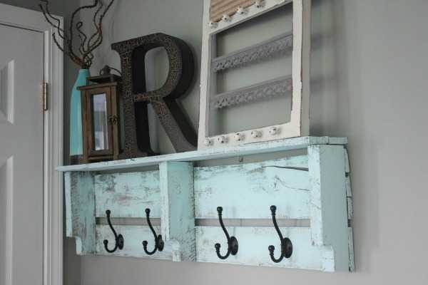 Pallet Coat Rack, 20 Amazing Pallet Projects via A Blissful Nest