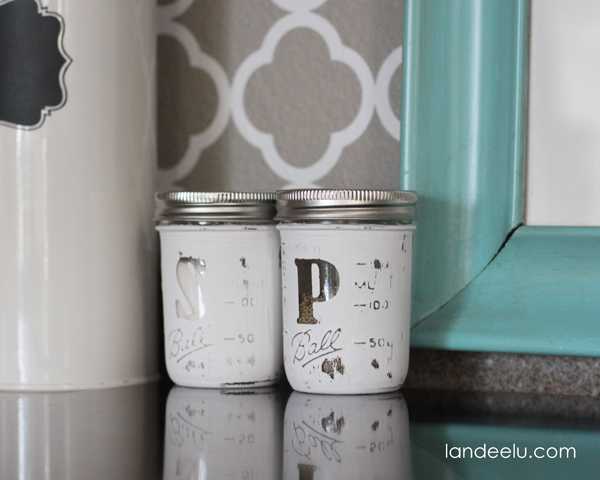 Salt and Pepper Shakers, 20 Ways to Use Mason Jars 