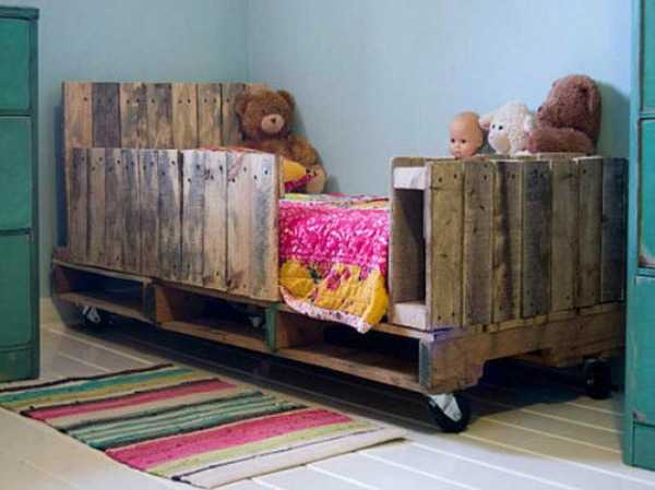 Toddler Pallet Bed, 20 Amazing Projects via A Blissful Nest
