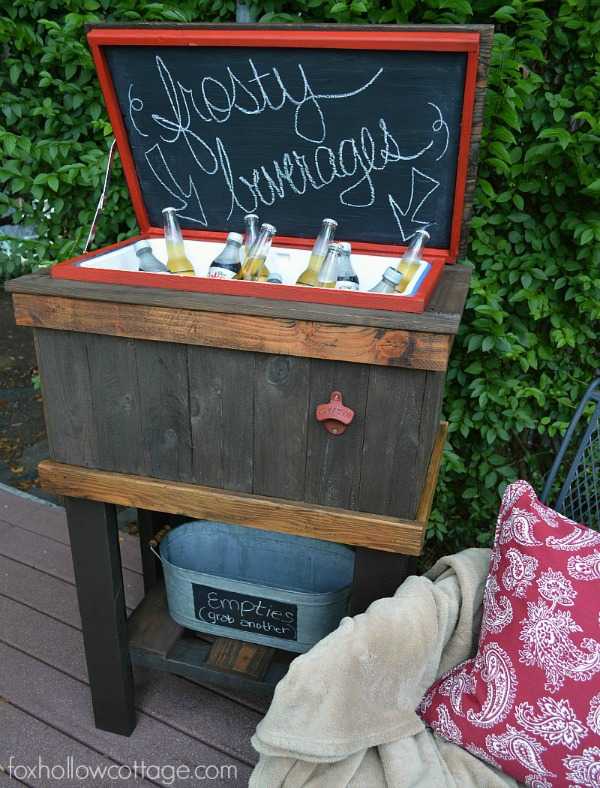 Wood Deck Cooler, 20 Amazing Pallet Projects via A Blissful Nest