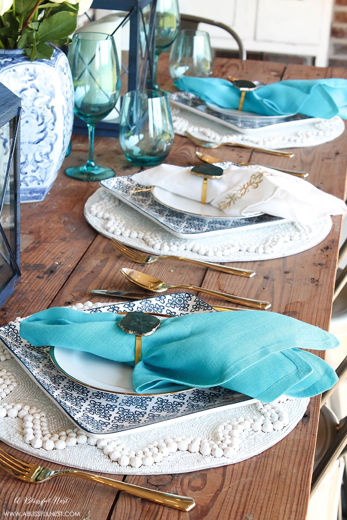 Fresh coastal table décor ideas for the perfect summer night. Grab these tips on setting the perfect coastal tablescape by A Blissful Nest. https://ablisfulnest.com/ #coastal #tabledecor #tabledecorideas #coastalinteriors #coastalroom #ocean #blueandwhite