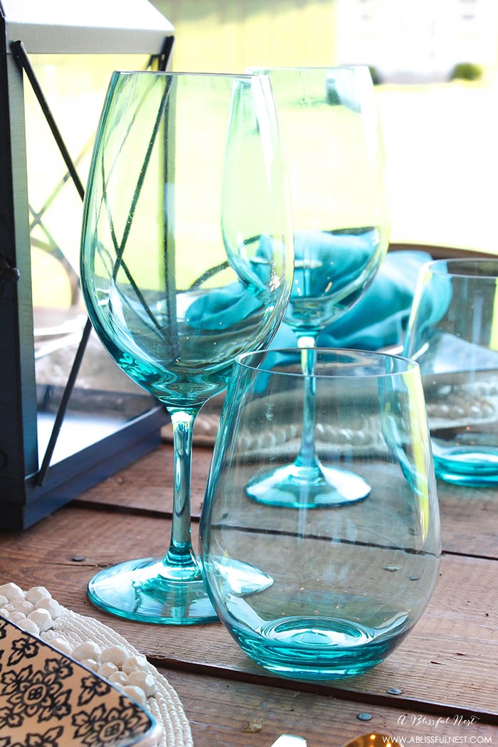 Fresh coastal table décor ideas for the perfect summer night. Grab these tips on setting the perfect coastal tablescape by A Blissful Nest. https://ablisfulnest.com/ #coastal #tabledecor #tabledecorideas #coastalinteriors #coastalroom #ocean #blueandwhite