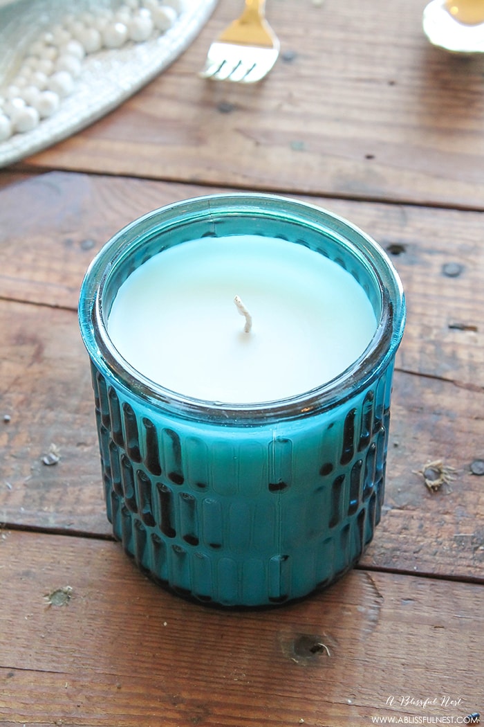 Fresh coastal table décor ideas for the perfect summer night. Grab these tips on setting the perfect coastal tablescape by A Blissful Nest. https://ablisfulnest.com/ #coastal #tabledecor #tabledecorideas #coastalinteriors #coastalroom #ocean #blueandwhite