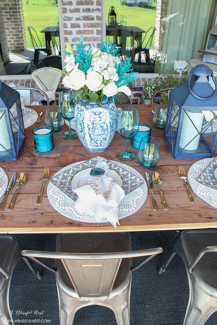 Fresh coastal table décor ideas for the perfect summer night. Grab these tips on setting the perfect coastal tablescape by A Blissful Nest. https://ablisfulnest.com/ #coastal #tabledecor #tabledecorideas #coastalinteriors #coastalroom #ocean #blueandwhite