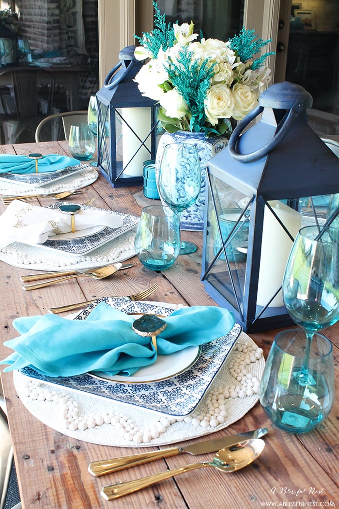 Fresh coastal table décor ideas for the perfect summer night. Grab these tips on setting the perfect coastal tablescape by A Blissful Nest. https://ablisfulnest.com/ #coastal #tabledecor #tabledecorideas #coastalinteriors #coastalroom #ocean #blueandwhite