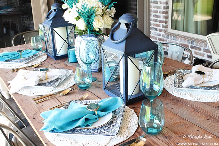 Fresh coastal table décor ideas for the perfect summer night. Grab these tips on setting the perfect coastal tablescape by A Blissful Nest. https://ablisfulnest.com/ #coastal #tabledecor #tabledecorideas #coastalinteriors #coastalroom #ocean #blueandwhite