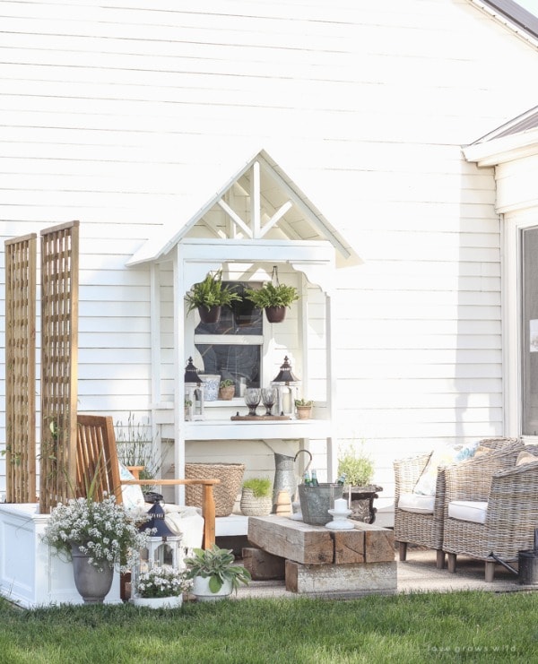 Love Grows Wild, 20 Best Patio Spaces via A Blissful Nest