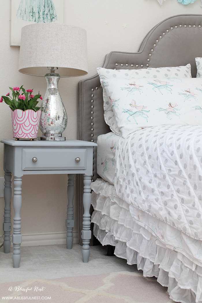 This is such a great review on using Krylon’s new Chalk Spray paint! Everything you need to know to use this method of painting furniture and accessories with a spray chalk paint. Get more information on https://ablisfulnest.com/ #chalkpaint #tablemakeover #diyfurniture