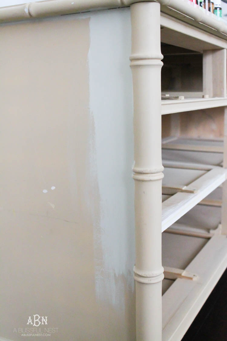 Follow this simple tutorial on how to use chalk furniture paint to makeover a piece of furniture. Such a gorgeous chalk furniture paint dresser makeover by A Blissful Nest. https://ablisfulnest.com/ #chalkpainttutorial #chalkpaintmakeover #dresser #furnituremakeover #bedroomideas