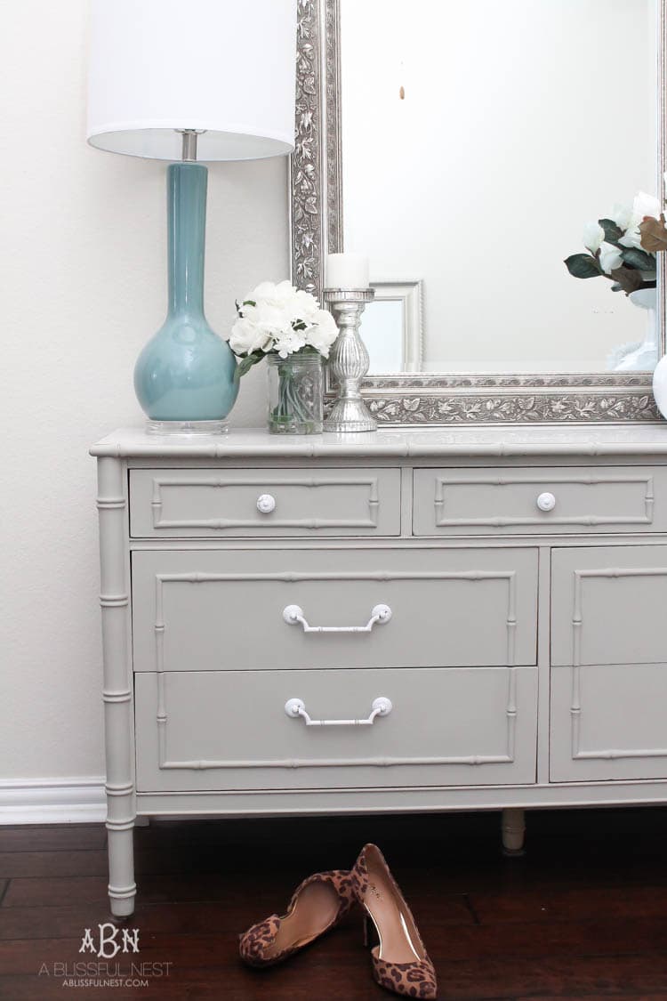 Follow this simple tutorial on how to use chalk furniture paint to makeover a piece of furniture. Such a gorgeous chalk furniture paint dresser makeover by A Blissful Nest. https://ablisfulnest.com/ #chalkfurniturepainttutorial #chalkfurniturepaintmakeover #dresser #furnituremakeover #bedroomideas