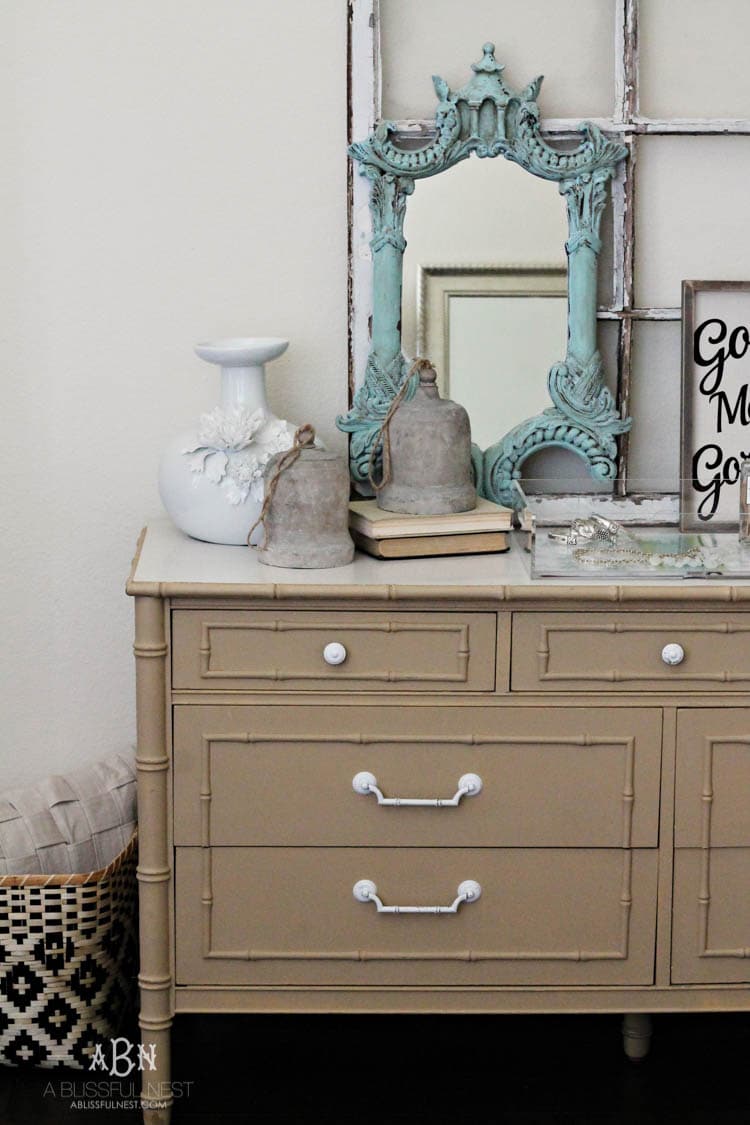 Follow this simple tutorial on how to use chalk furniture paint to makeover a piece of furniture. Such a gorgeous chalk furniture paint dresser makeover by A Blissful Nest. https://ablisfulnest.com/ #chalkfurniturepainttutorial #chalkfurniturepaintmakeover #dresser #furnituremakeover #bedroomideas