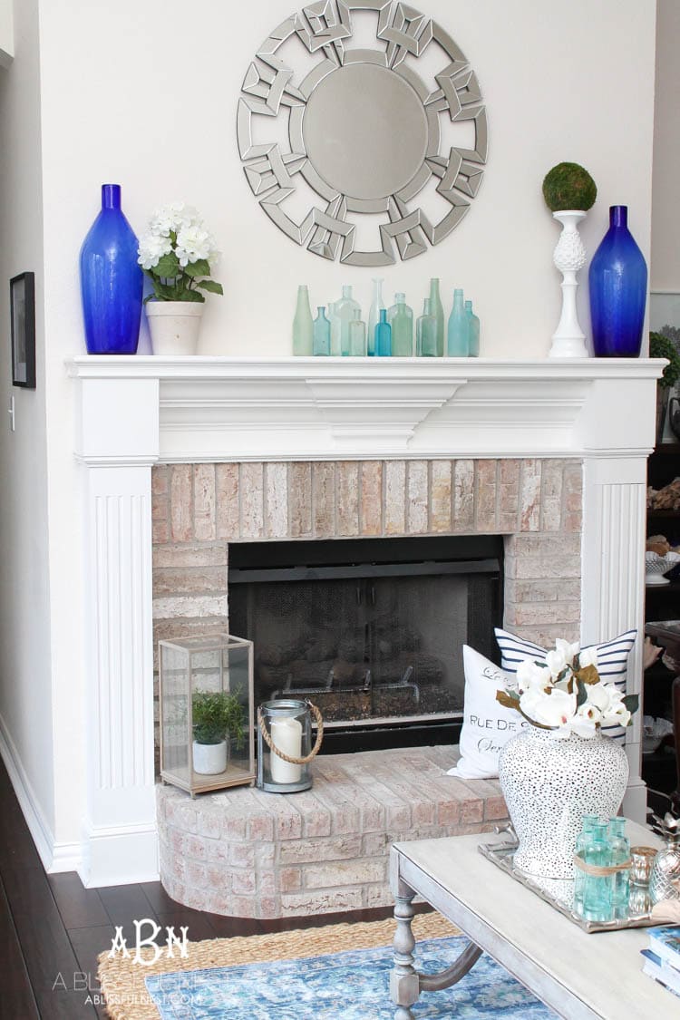 Such an easy tutorial on how to create DIY sea glass bottles using spray paint. Literally 2 steps to get this coastal décor look! See how on https://ablisfulnest.com/ #coastaldecorating #seaglassbottle #designtips #howtomake #diyseaglassbottles