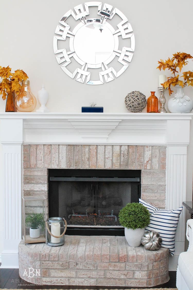 Check out these gorgeous coastal accents in this fall home tour with A Blissful Nest! Love the pops of orange in this home with its neutral pallet. See more at https://ablisfulnest.com/ #fallfrontporch #falldecorating #falldecor #fallhometour