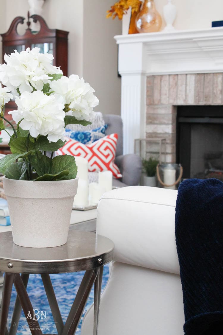 Check out these gorgeous coastal accents in this fall home tour with A Blissful Nest! Love the pops of orange in this home with its neutral pallet. See more at https://ablisfulnest.com/ #fallfrontporch #falldecorating #falldecor #fallhometour