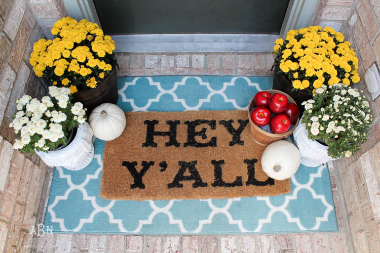 Check out these gorgeous coastal accents in this fall home tour with A Blissful Nest! Love the pops of orange in this home with its neutral pallet. See more at https://ablisfulnest.com/ #fallfrontporch #falldecorating #falldecor #fallhometour