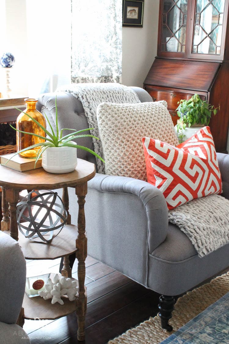 Check out these gorgeous coastal accents in this fall home tour with A Blissful Nest! Love the pops of orange in this home with its neutral pallet. See more at https://ablisfulnest.com/ #fallfrontporch #falldecorating #falldecor #fallhometour