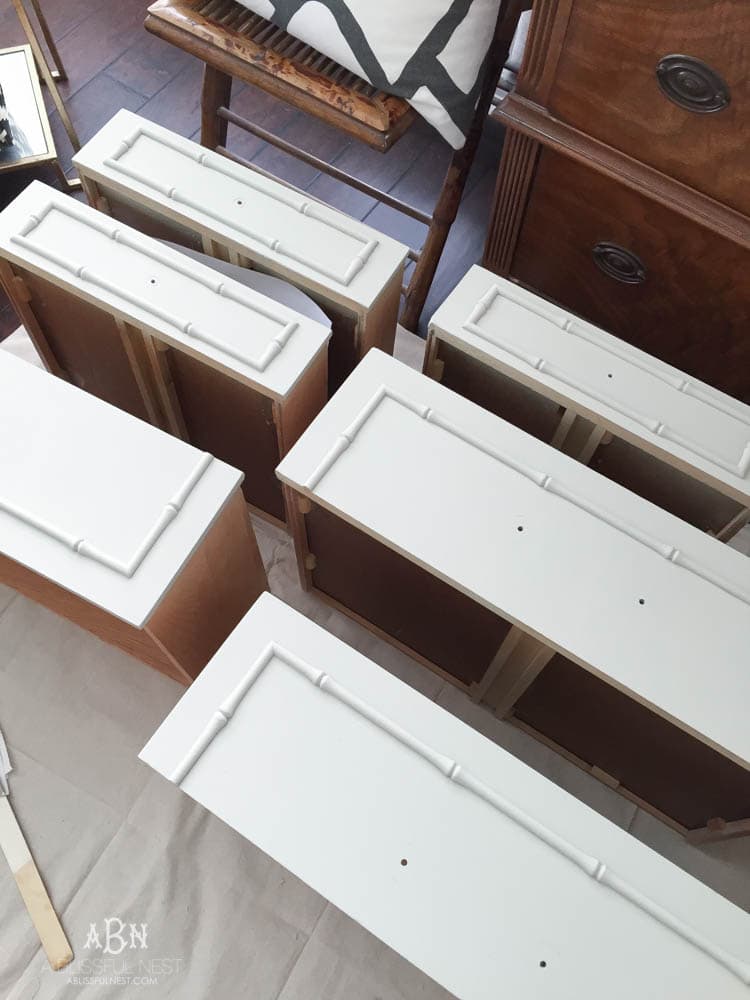 Follow this simple tutorial on how to use chalk furniture paint to makeover a piece of furniture. Such a gorgeous chalk furniture paint dresser makeover by A Blissful Nest. https://ablisfulnest.com/ #chalkpainttutorial #chalkpaintmakeover #dresser #furnituremakeover #bedroomideas
