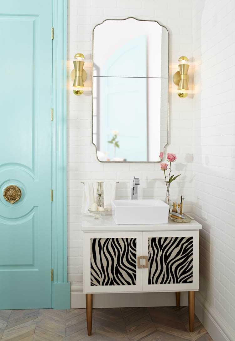 Great ideas on how to use crown moulding and interior finishes in your home! See more on https://ablisfulnest.com/ #buildingideas #crownmoulding #ad #MyMetrie
