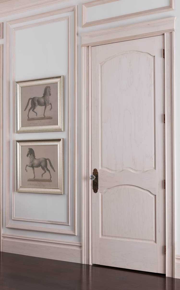 Great ideas on how to use crown moulding and interior finishes in your home! See more on https://ablisfulnest.com/ #buildingideas #crownmoulding #ad #MyMetrie