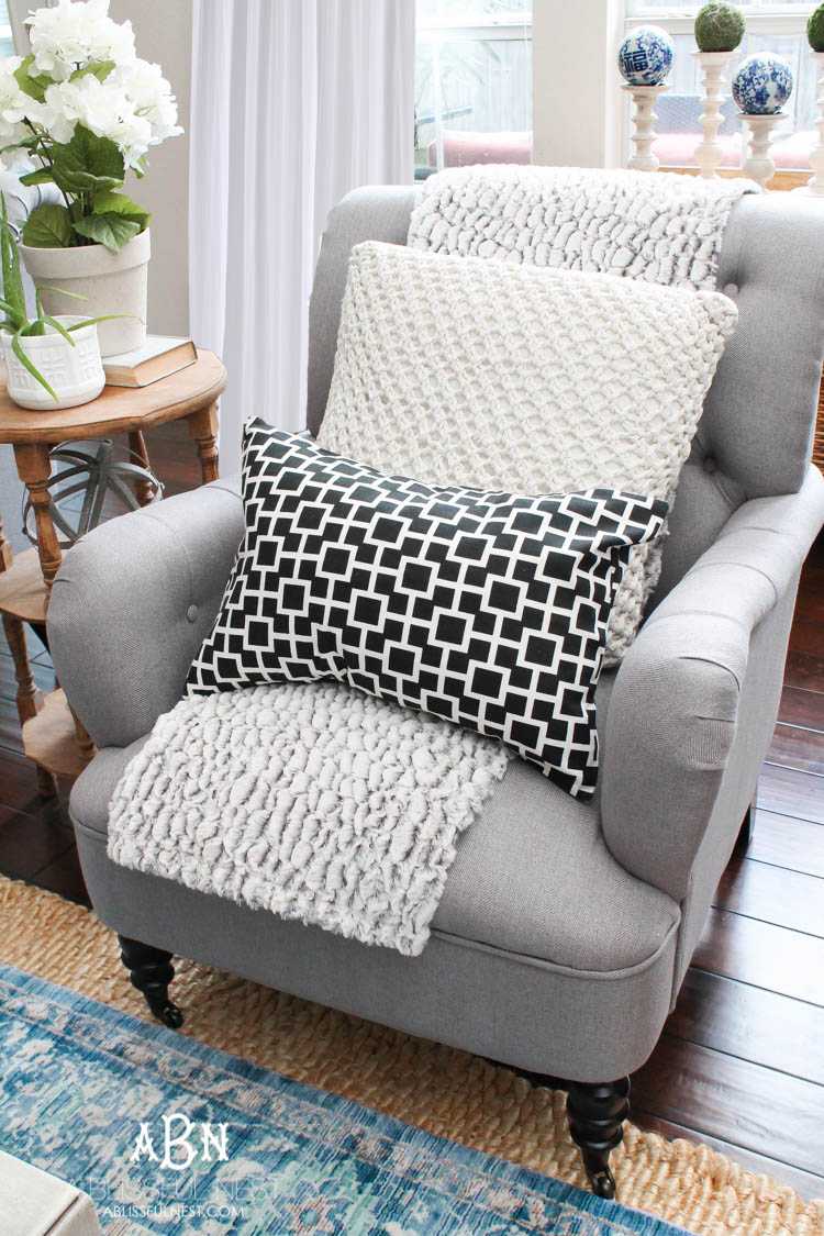 Get 20 tips on how to decorate for Halloween from some of the top home bloggers! These tips are amazing! https://ablisfulnest.com/ #halloweendecor #halloweendecorating
