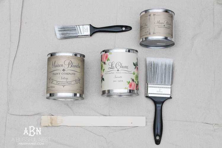 Get these simple and easy steps for this gorgeous chalk furniture paint tutorial from A Blissful Nest. An amazing transformation on a flea market piece! https://ablisfulnest.com/ #chalkpaint #chalkfurniturepaint 