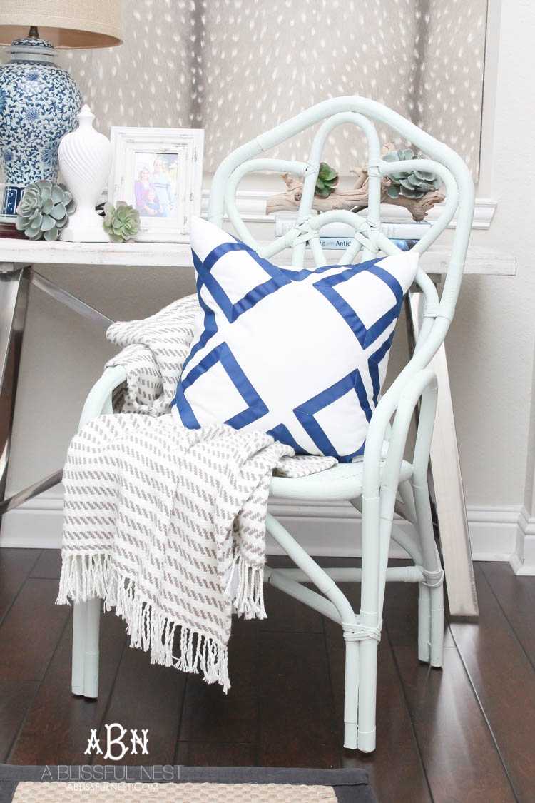 Get these simple and easy steps for this gorgeous chalk furniture paint tutorial from A Blissful Nest. An amazing transformation on a flea market piece! https://ablisfulnest.com/ #chalkpaint #chalkfurniturepaint 