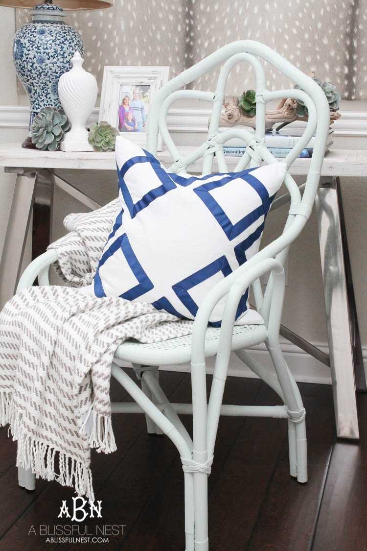 Get these simple and easy steps for this gorgeous chalk furniture paint tutorial from A Blissful Nest. An amazing transformation on a flea market piece! https://ablisfulnest.com/ #chalkpaint #chalkfurniturepaint 
