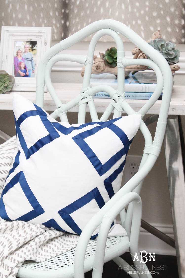 Get these simple and easy steps for this gorgeous chalk furniture paint tutorial from A Blissful Nest. An amazing transformation on a flea market piece! https://ablisfulnest.com/ #chalkpaint #chalkfurniturepaint 