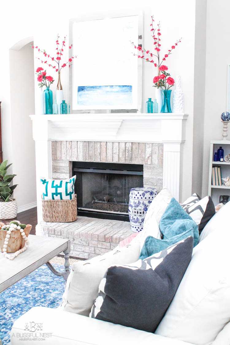 Gorgeous spring living room refresh full of blues!