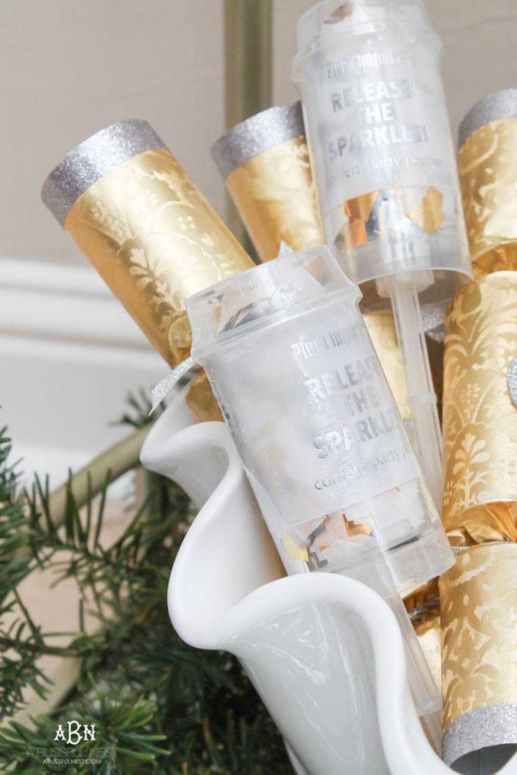 These are such great ideas to transition your Christmas décor into celebrating New Years Eve! Love all the gold and sparkly accents! See more on https://ablisfulnest.com/ #newyearseve #newyearsbarcart #ad #Pier1Love