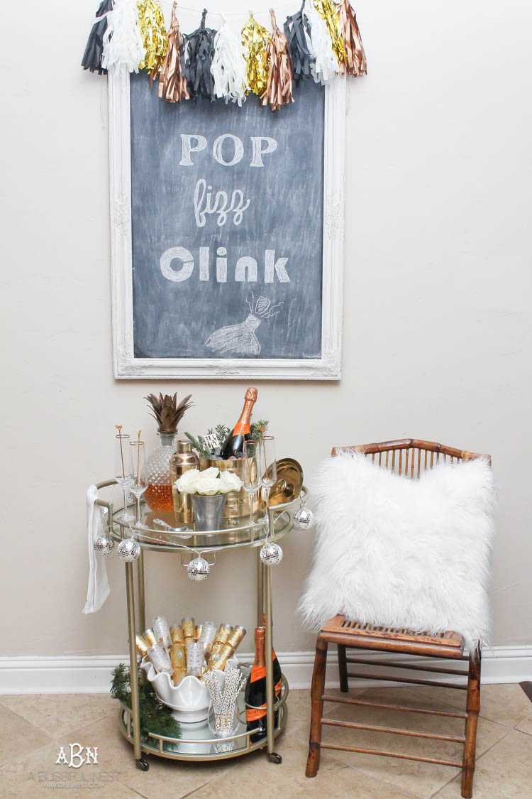 These are such great ideas to transition your Christmas décor into celebrating New Years Eve! Love all the gold and sparkly accents! See more on https://ablisfulnest.com/ #newyearseve #newyearsbarcart #ad #Pier1Love