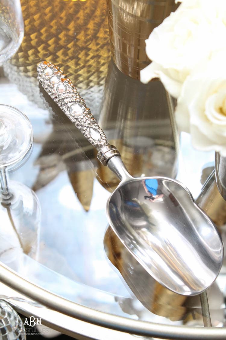 These are such great ideas to transition your Christmas décor into celebrating New Years Eve! Love all the gold and sparkly accents! See more on https://ablisfulnest.com/ #newyearseve #newyearsbarcart #ad #Pier1Love