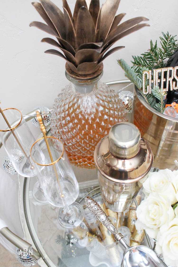 These are such great ideas to transition your Christmas décor into celebrating New Years Eve! Love all the gold and sparkly accents! See more on https://ablisfulnest.com/ #newyearseve #newyearsbarcart #ad #Pier1Love