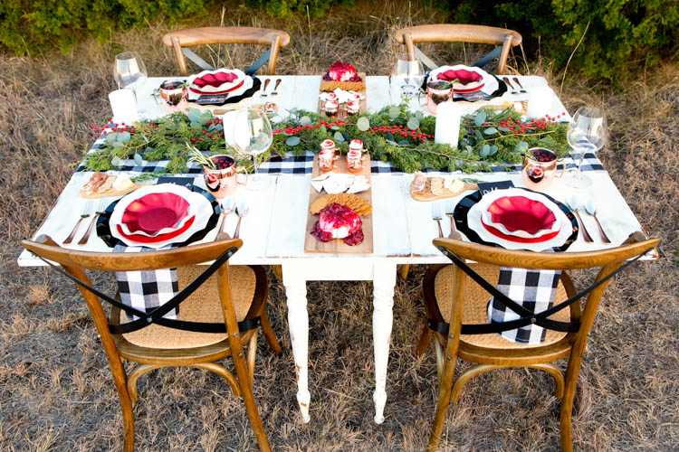 What a great idea to do during the holiday season with friends! Love this favorite things holiday party idea by Lillian Hope Designs. See more on https://ablisfulnest.com/