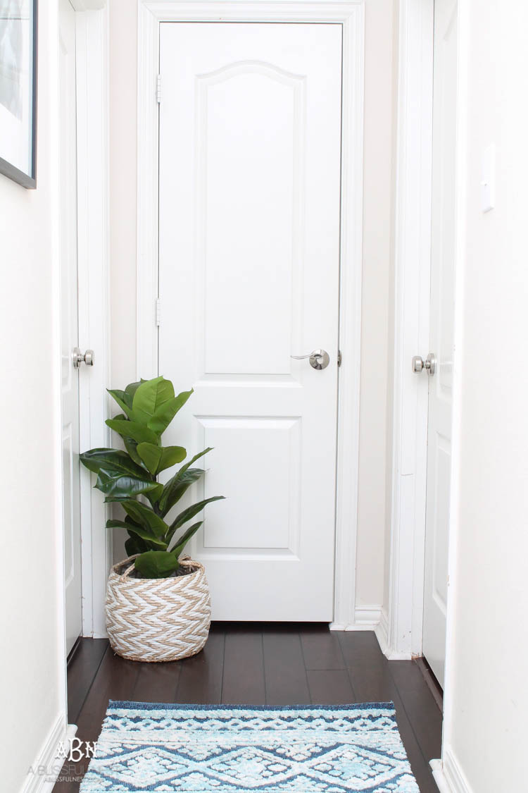 Love this simple and inexpensive way to update your home! Schlage hardware is gorgeous quality hardware for your home. See more on https://ablisfulnest.com/ SchlageInteriorInspo SchlageOpenPossibilities AD