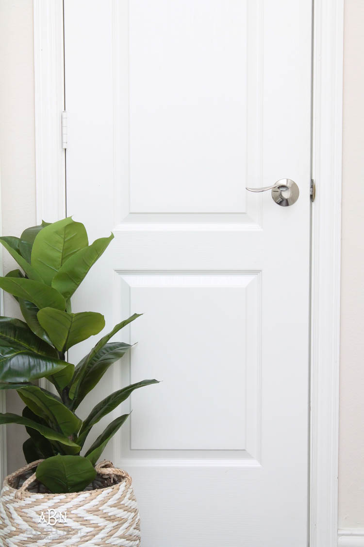 Love this simple and inexpensive way to update your home! Schlage hardware is gorgeous quality hardware for your home. See more on https://ablisfulnest.com/ SchlageInteriorInspo SchlageOpenPossibilities AD