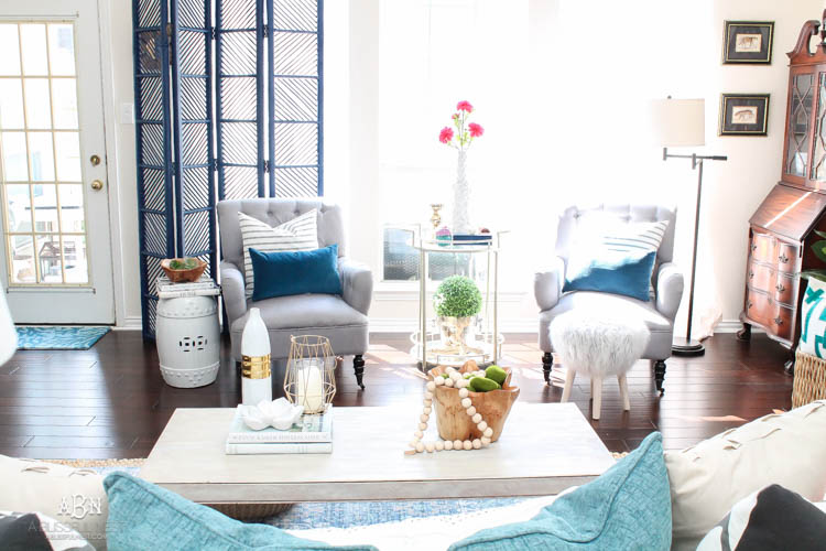 It's time to redecorate for spring! Love this fresh and inviting spring living room! See more on https://ablisfulnest.com/ #springdecorating #livingroom