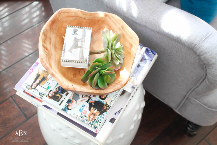 It's time to redecorate for spring! Love this fresh and inviting spring living room! See more on https://ablisfulnest.com/ #springdecorating #livingroom