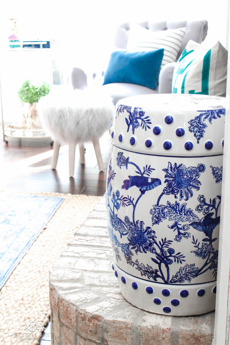 It's time to redecorate for spring! Love this fresh and inviting spring living room! See more on https://ablisfulnest.com/ #springdecorating #livingroom