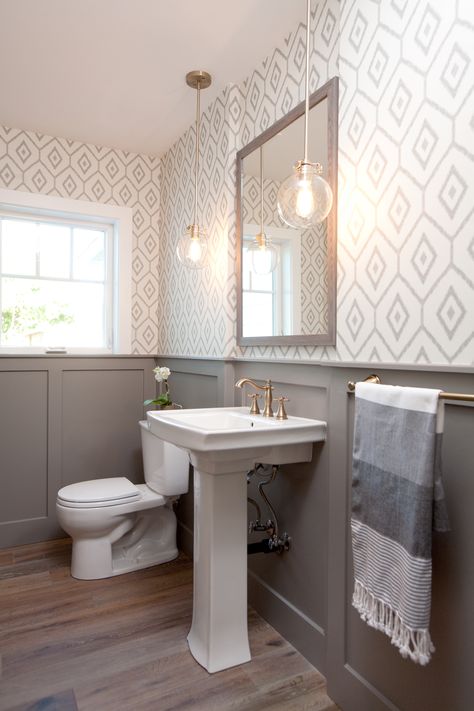 These bathroom design ideas are just gorgeous and inspiring! Making sure to bookmark these for later! See more on https://ablisfulnest.com/ #bathroom #bathroomideas #bathroomdecor