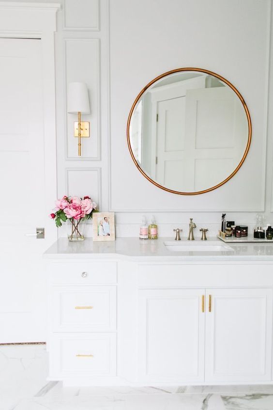 These bathroom design ideas are just gorgeous and inspiring! Making sure to bookmark these for later! See more on https://ablisfulnest.com/ #bathroom #bathroomideas #bathroomdecor